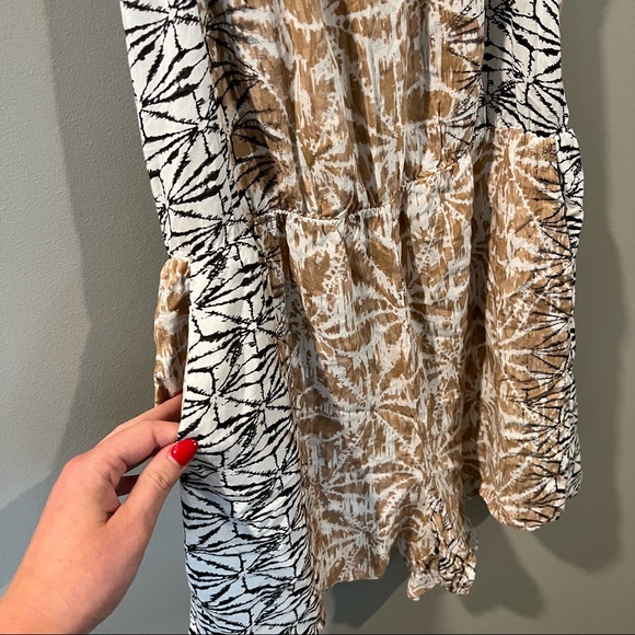 BCBGMAXAZRIA Women's Tan White Black Flowy Romper Medium - Picture 7 of 9